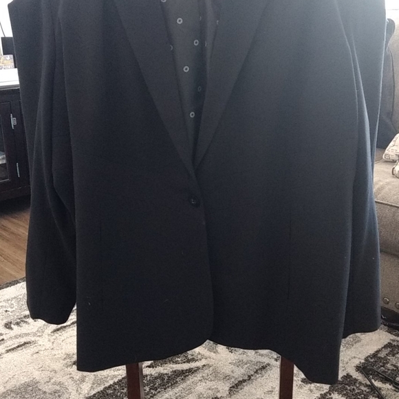 Women's Blazer - Picture 2 of 3